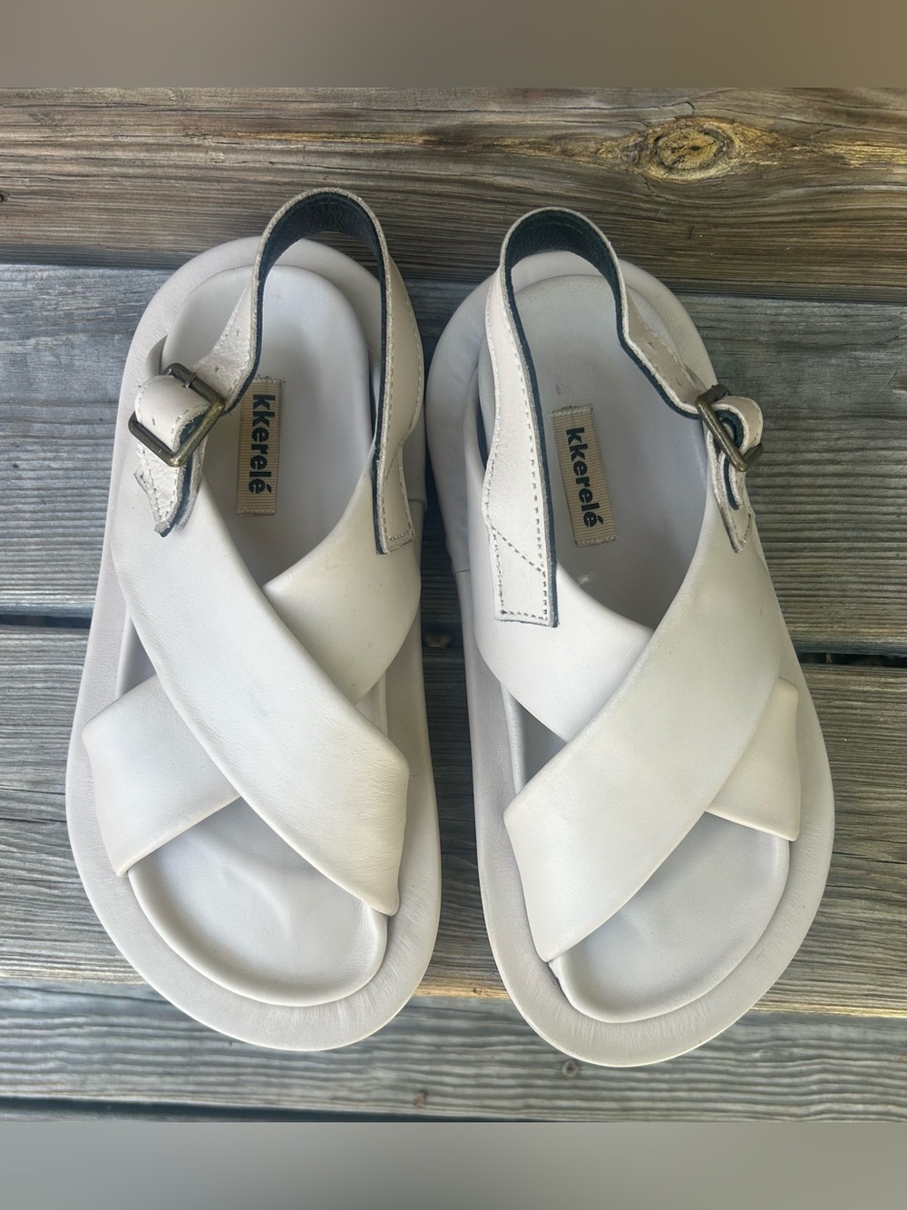 Kkerelé Tira Beige Leather Sandal